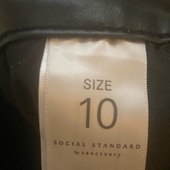 Social Standard by Sanctuary Pants Black Faux Leather Vegan Size 10 EUC - Picture 7 of 7